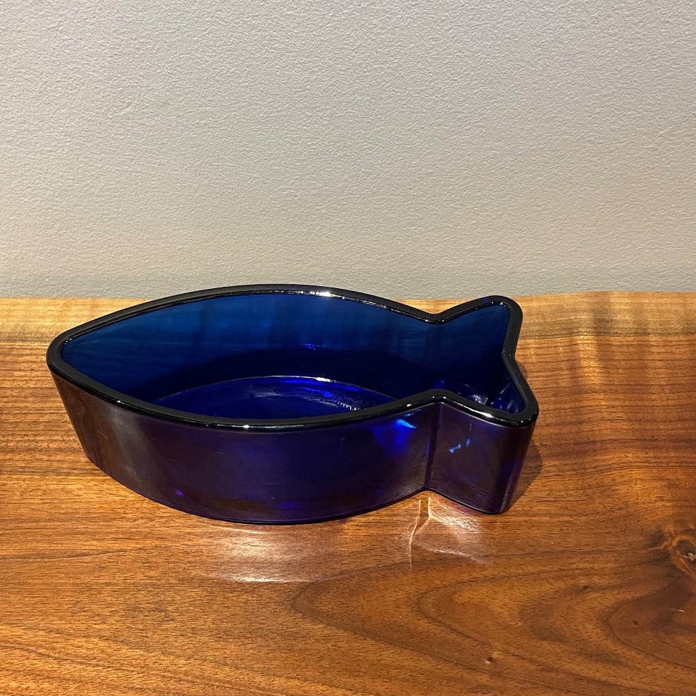 Cobalt royal blue fish shaped trinket/candy/condiment dish Pier One VTG